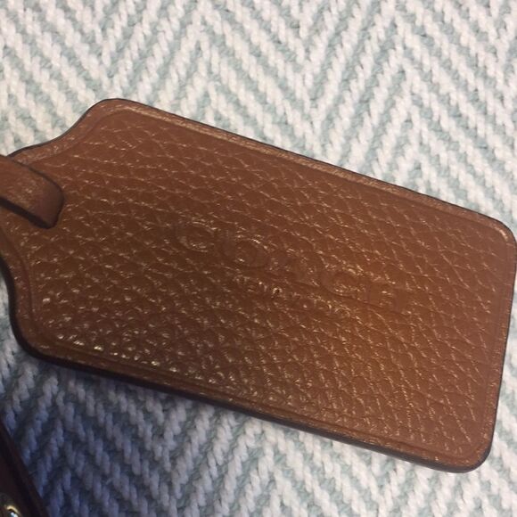 Coach Classic Shoulder BAG with Dust Bag, Brown Pebbled leather Adjustable strap - Picture 3 of 16